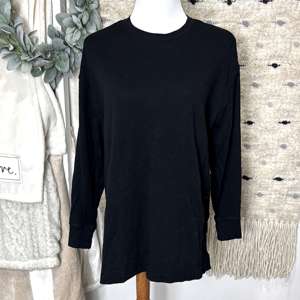 Old Navy Black Crew Neck long sleeve oversized Tee size xs